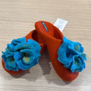 Women's Slippers Custom Made 100% Merino Wool
Beautiful Felted Slippers Size 7